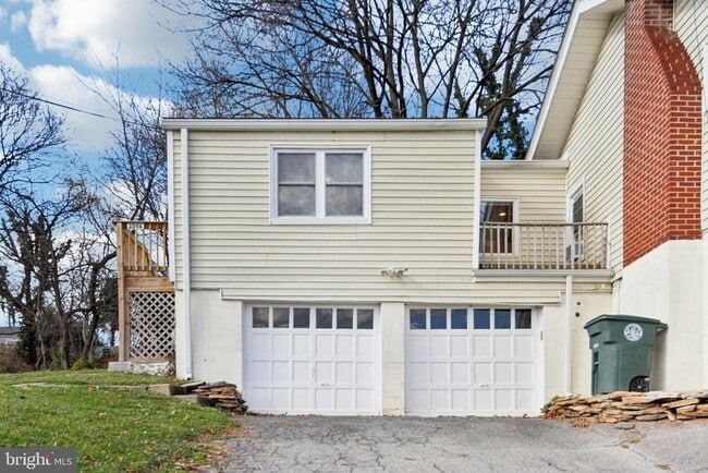 Building Photo - 209 Locust St