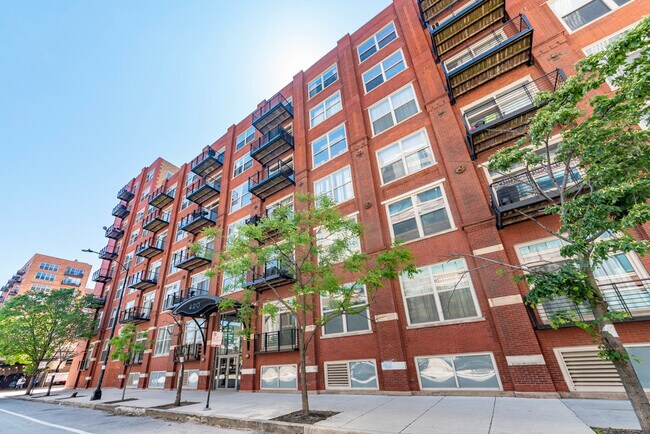 Primary Photo - 420 S Clinton St
