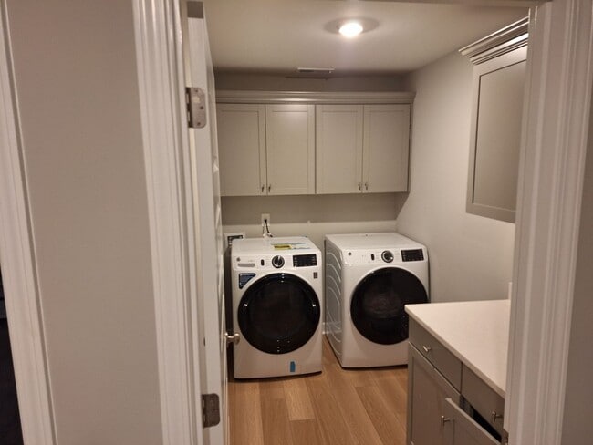 Building Photo - Beautiful Five Bedroom Home Located in Northeast Columbia!