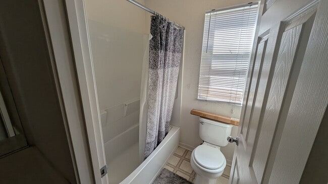 Building Photo - Experience Modern Comfort in This Newer Sp...