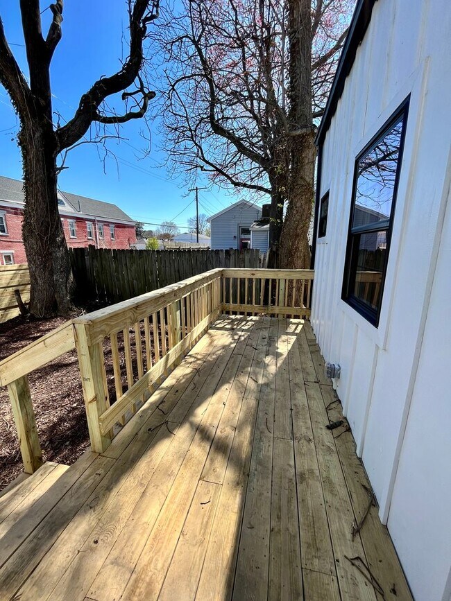Building Photo - Modern 2BR/2BA with Bonus Room in Germanto...