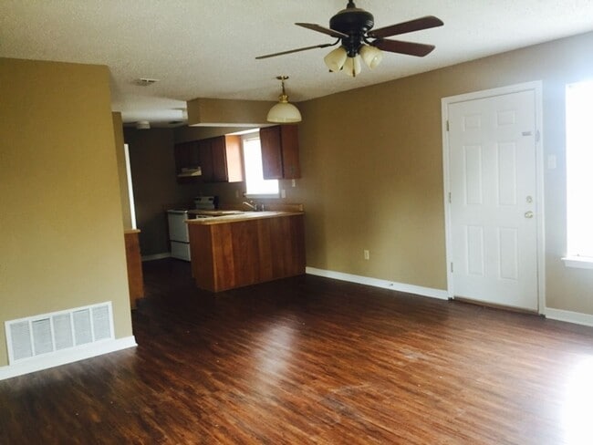 Building Photo - 2106 Lee St