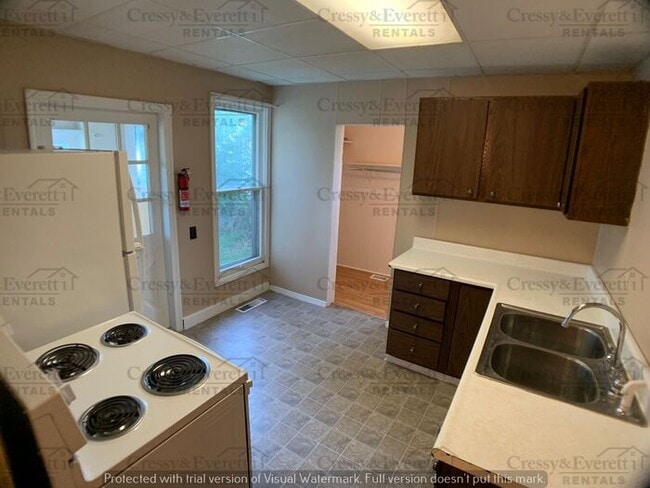 Building Photo - Perfect Size 1br Duplex right outside of D...