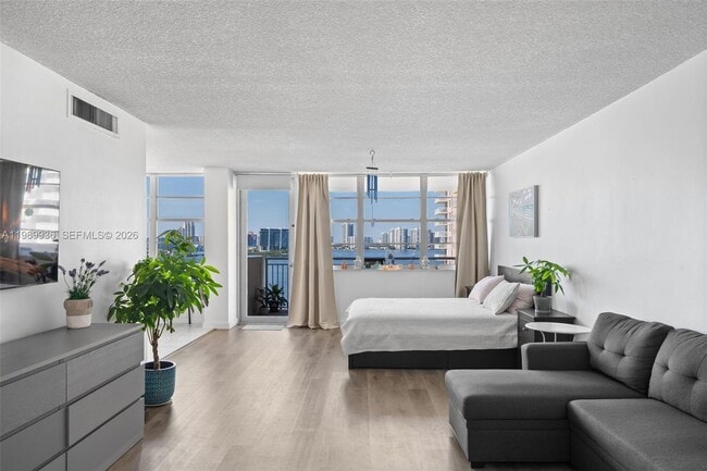 Building Photo - 250 174th St