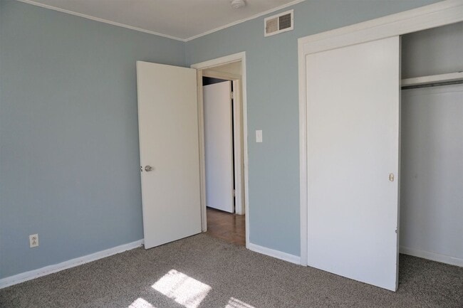 Building Photo - 3 Bed 1 Bath 1 Car in Steve Pennington Addition of NW OKC