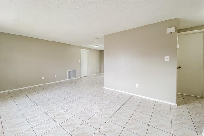 Building Photo - 2115 Harrison Dr