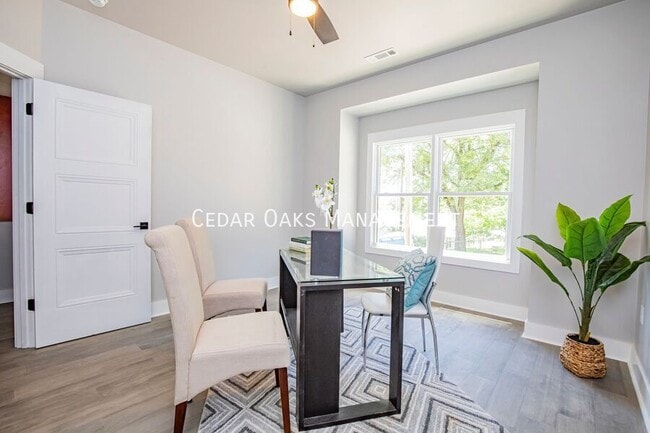 Building Photo - 122 E Mountain St