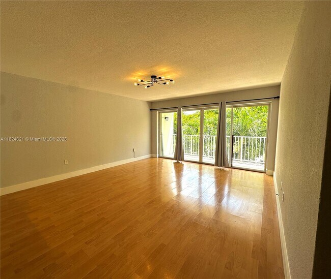 Primary Photo - 7701 N Kendall Dr