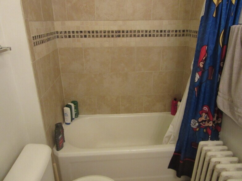 Building Photo - 605 1/2 N State St