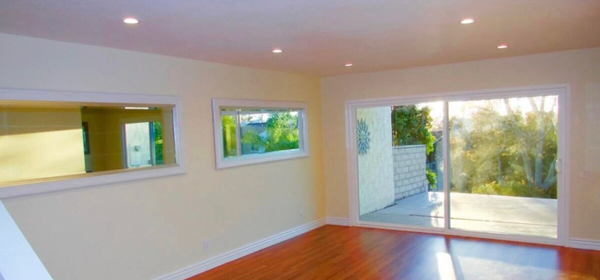 Building Photo - 883 Woodlawn Dr