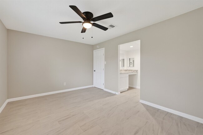 Building Photo - 10510 Overview Dr