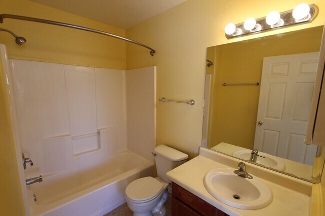 Building Photo - 3250 S Litzler Dr