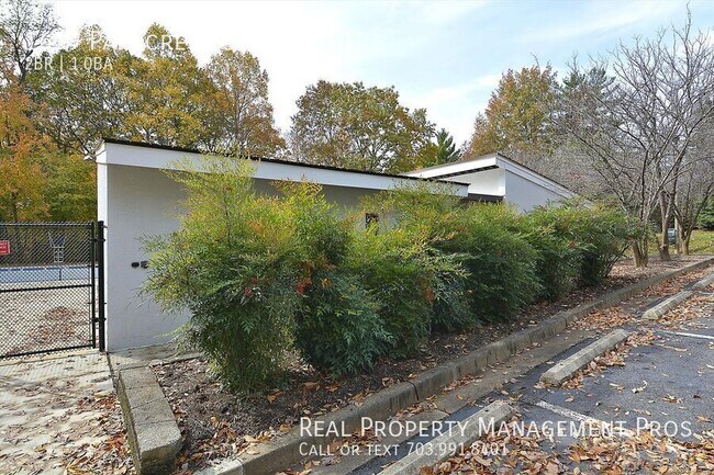 Building Photo - 1659 Parkcrest Cir