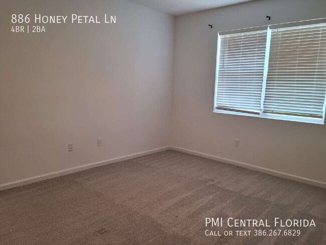 Building Photo - 886 Honey Petal Ln