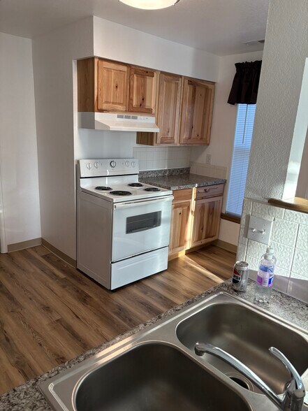 Building Photo - 301 W Abriendo Ave