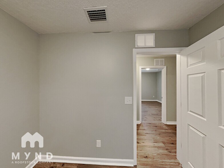 Building Photo - 3055 Dignan St