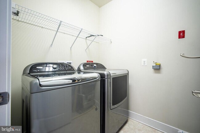 Building Photo - 2215 Richmond Hwy