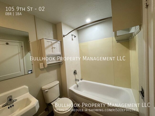 Building Photo - Freshly updated - Studio apartment - close...