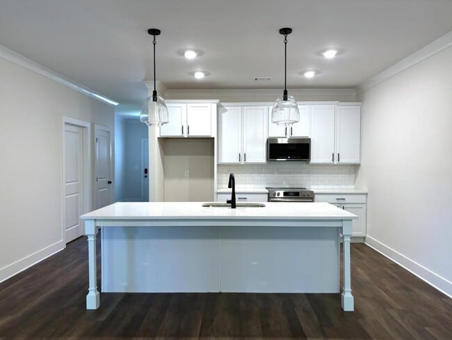 Building Photo - 74 Village Ct