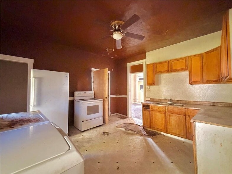 Building Photo - 1646 E Wood St