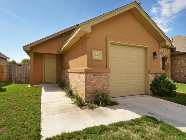 Building Photo - 1200 Brendon Lee Lane