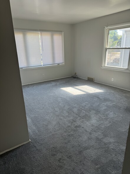 Building Photo - 3857 S 48th St