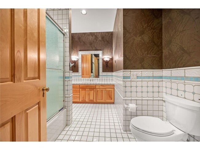 Building Photo - 1560 Bluff Creek Dr