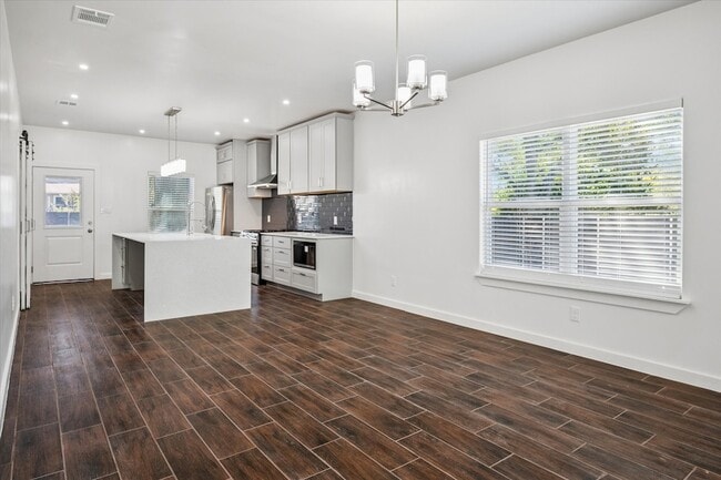 Building Photo - 329 S 2nd St