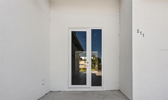 Building Photo - 511 Sweetwater Dr