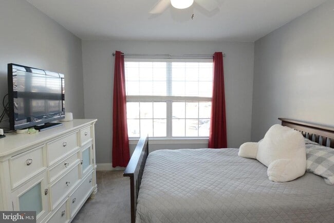 Building Photo - 326 W Hamlin Ave