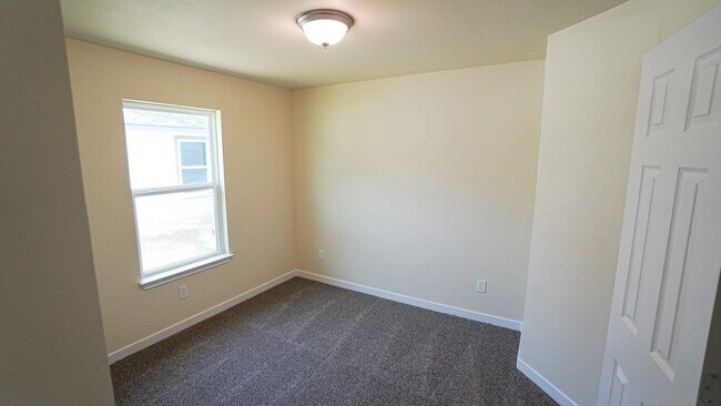 Building Photo - 800 Hemlock Dr