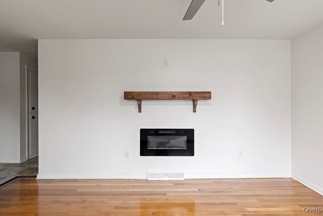 Building Photo - 27 Mcpherson St