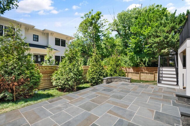 Building Photo - 5022 Cathedral Ave NW