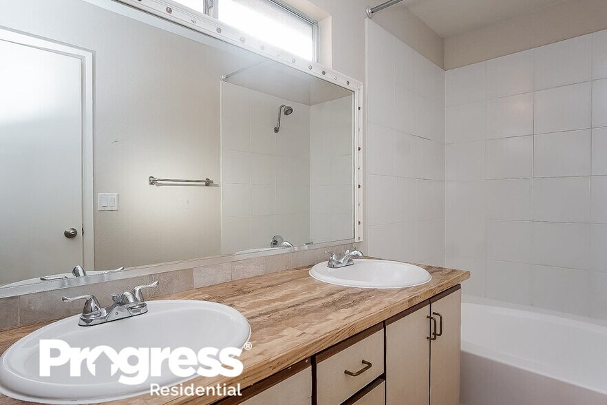 Building Photo - 827 Schooner Dr