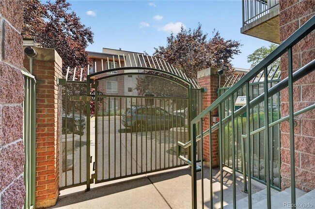 Building Photo - 3201 Shoshone St