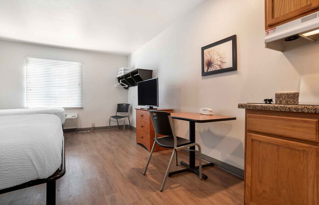 Building Photo - Furnished Studio-Pensacola - Northeast