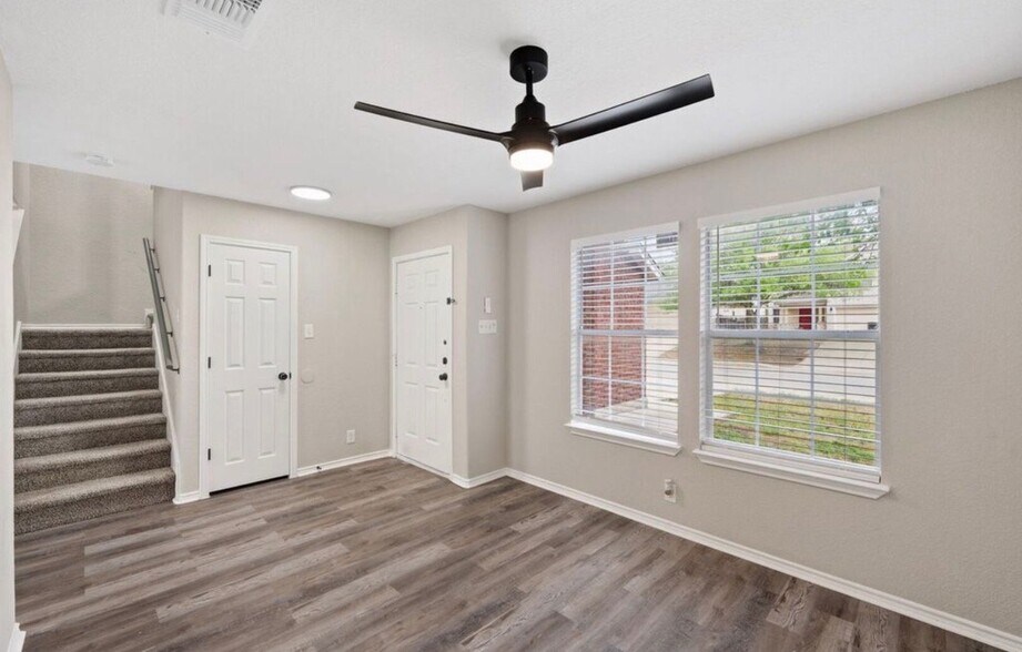 Building Photo - 10807 Indigo Creek