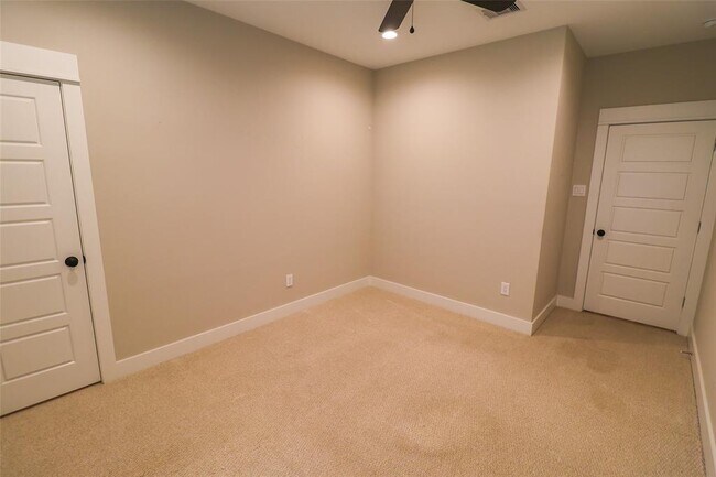 Building Photo - 5213 Pinemont Creek Ln