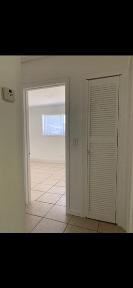 Building Photo - 401 SW 8th St