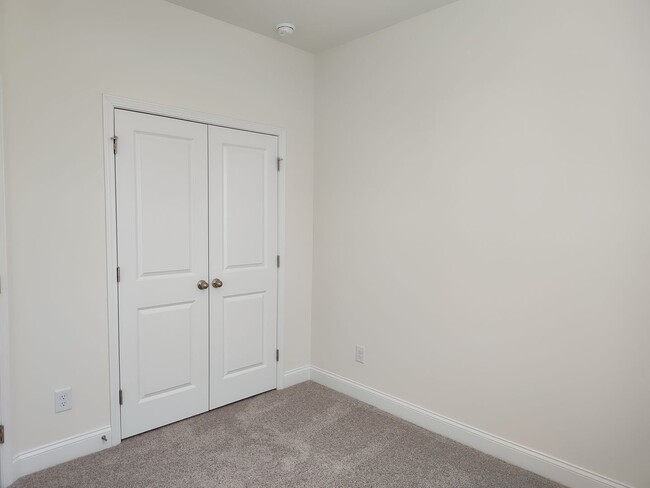 Building Photo - Beautiful Pristine, move-in ready Townhome...