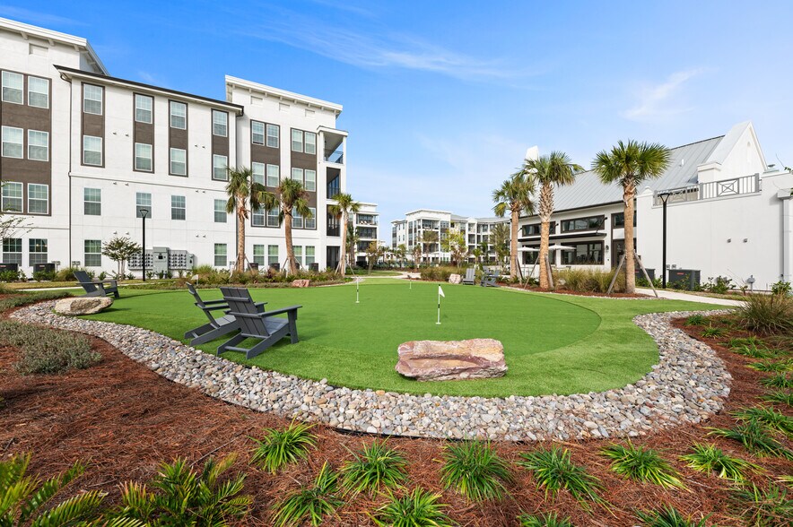 Building Photo - Lunara