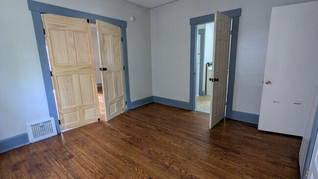 Building Photo - 1371 Stark Ave SW
