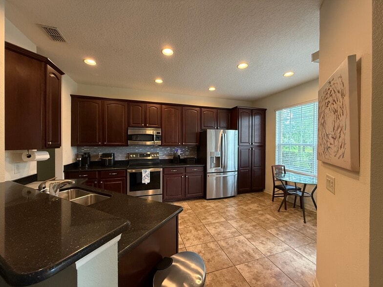 Building Photo - 8208 Villa Grande Ct