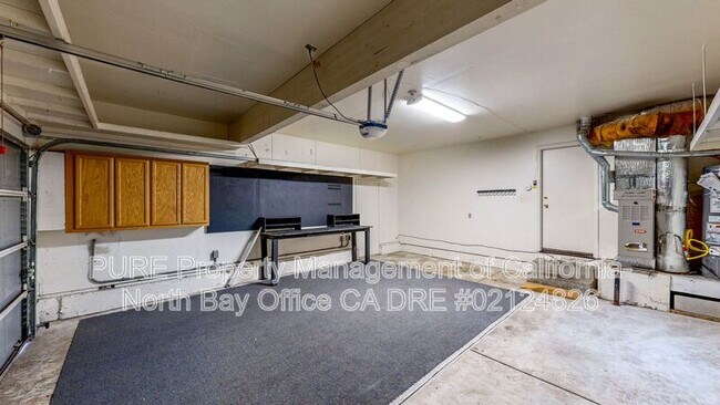 Building Photo - 2070 Pinercrest Dr