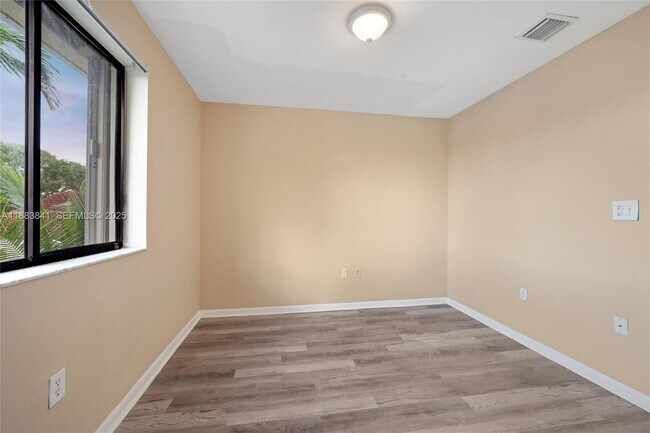 Building Photo - 3208 San Remo Cir