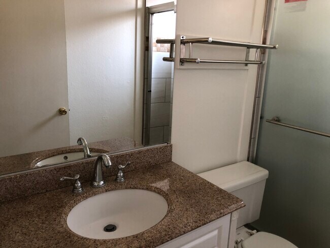 Master bath - 5304 Colodny Dr