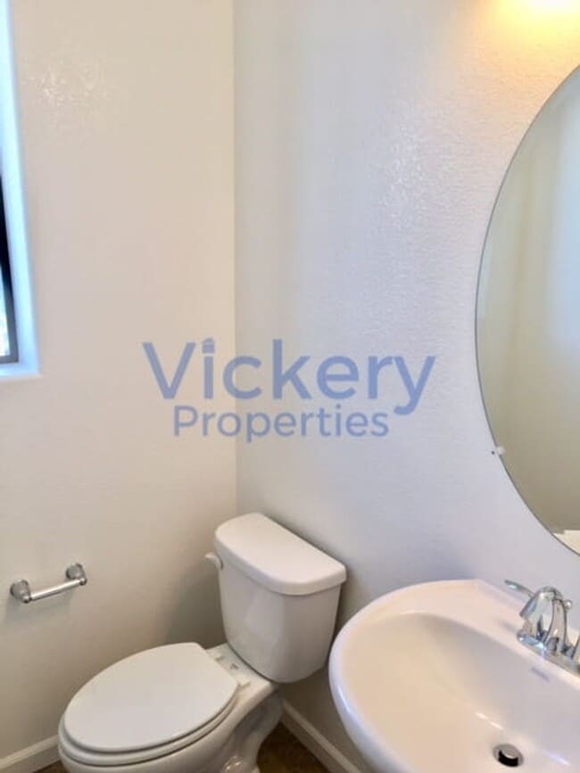 Building Photo - Beautiful 4 Bd/3.5 Ba, 2589 sf Single-family house in Dublin available For Early April Move In!!