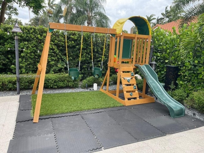 Building Photo - 3604 Barbados Ave