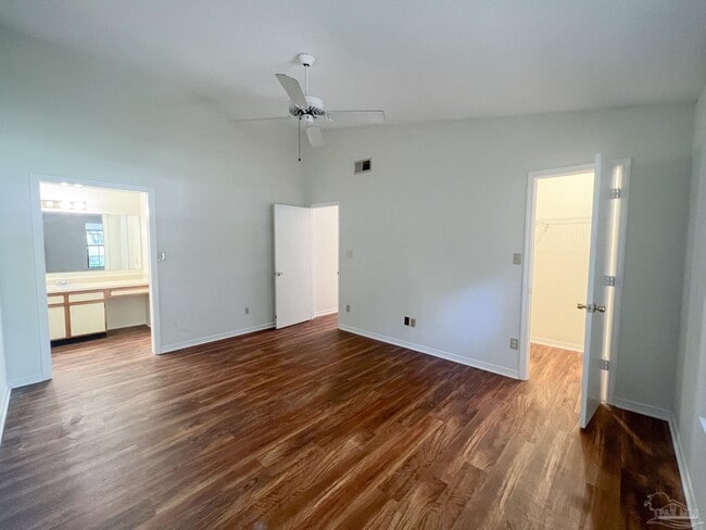 Building Photo - 4456 Bellview Ave