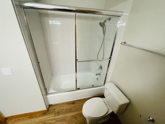 Building Photo - Top Floor 1bdrm Condo with River Views and Private Deck | Most Utilities & Parking Included!